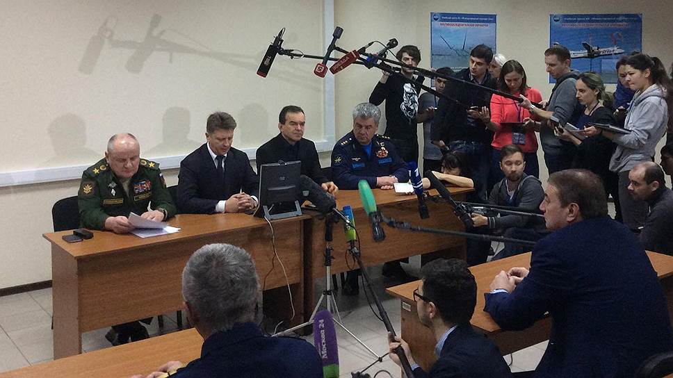 Пресс-конференция министра транспорта Максима Соколова (второй слева) в Сочи 