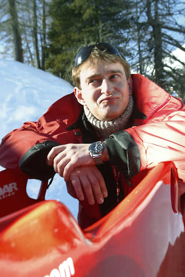 «Со своего первого гонорара я купил машину, а со второго — права» В 1996 году Константин Хабенский начал играть в московском театре «Сатирикон», однако там ему в основном доставались роли второго плана. Популярным актер стал, сыграв в сериале «Убойная сила»