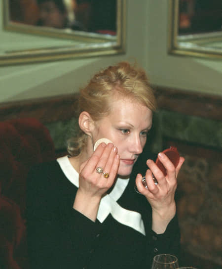 Рената Литвинова на вечеринке от журнала Vogue и бутика «Gардероб», 2003 год