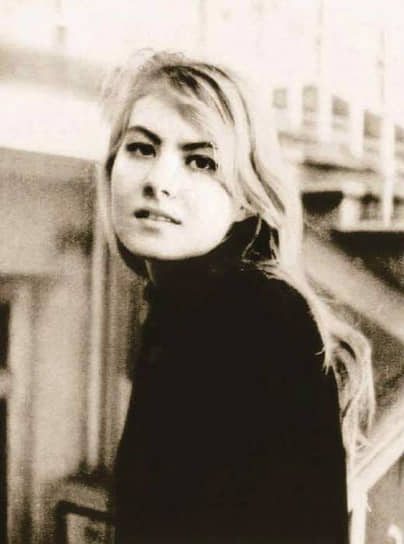 Рената Литвинова дебютировала в качестве киноактрисы в начале 1990-х годов