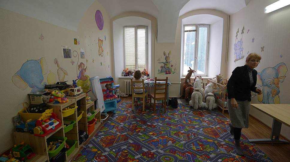 В доме есть игровая комната, небольшая библиотека и несколько резервных комнат для родителей, чьи дети находятся в больнице
