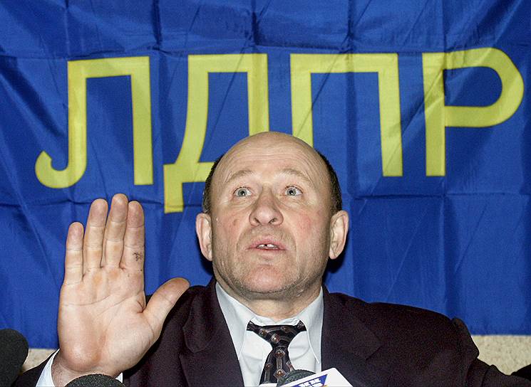 В начале 1990-х Олег Малышкин был начальником охраны Владимира Жириновского, дорос до его зама. В 2004 году, когда лидеры КПРФ и ЛДПР не стали участвовали в выборах президента, ЛДПР выставила против Владимира Путина господина Малышкина. Его результат составил 2,02% (пятое место). Вышел из партии в 2007 году, объявив, что не может работать в «условиях гостиничного номера», выделенного ему в Москве. Владимир Жириновский объявил, что партию Олег Малышкин покинул после нарушения партийной дисциплины