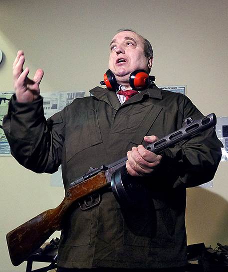 Франц Клинцевич в 1986–1988 годах воевал в 345-м парашютно-десантном полку. Был старшим инструктором по спецпропаганде, командиром группы «Хамелеон», работавшей с местным населением. По его словам, «часто приходилось быть в их форме одежды, вести переговоры». Награжден двумя орденами Красной Звезды, афганским орденом «Звезда» III степени, 12 медалями СССР и Афганистана. До 1997 года служил в ВДВ, полковник запаса. Занимал различные должности в Российском союзе ветеранов Афганистана, в 1995 году возглавил союз. С 1999 года четыре раза избирался в Госдуму. С с 2015 по 2020 год был сенатором от Смоленской области. До февраля 2018 года являлся первым зампредседателя комитета по обороне и безопасности в Совете Федерации