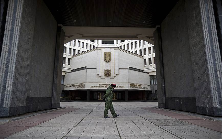 11 марта Верховный совет Крыма и Севастопольский городской совет приняли совместную декларацию о независимости и согласовали проведение референдума о «государственной самостоятельности»
