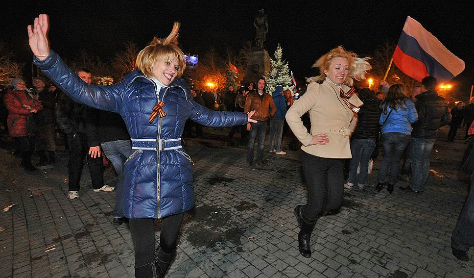 17 марта, опираясь на результаты референдума, Верховный совет Крыма провозгласил независимое суверенное государство, в котором Севастополь имел особый статус. В этот же день Владимир Путин подписал указ о признании независимости Республики Крым