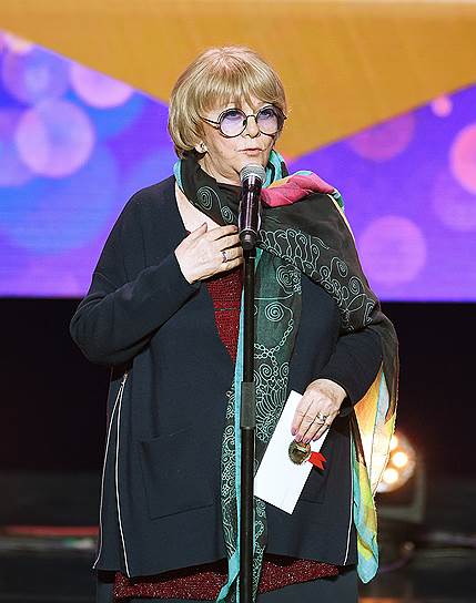 Режиссер Алла Сурикова 