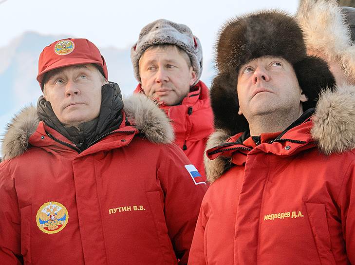 Владимир Путин и Дмитрий Медведев в Арктике заглядывали далеко вверх 