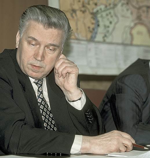 Олег Иванович Лобов. В 1991, 1993 и 1996–1997 годах — первый вице-премьер. В 1993–1996 годах — секретарь Совбеза. Покинув кабинет, занялся бизнесом. Возглавляет Российское общество инженеров строительства, гендиректор АО «Центр ЭКОММАШ»