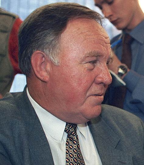 Михаил Никифорович Полторанин. С июля 1990 года — министр печати и информации России, затем глава Федерального информационного центра, подчиненного президенту. Координировал информационную политику Кремля. В декабре 1993 года избран в Думу, Федеральный информцентр был расформирован. С 1996 года возглавлял телекомпанию «Момент истины», канал ТВ-3. В настоящее время пенсионер