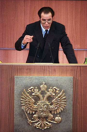 Виктор Федорович Ерин. Активно участвовал в защите Белого дома в 1991 году, с 1992 года — глава МВД России. Осенью 1993 года руководил подавлением мятежа в Москве, за что получил звание Героя России. Летом 1995 года после нападения Басаева на Буденновск покинул пост министра и назначен замдиректора СВР. С 1999 по 2001 год — советник главы Центробанка. Позднее стал членом совета директоров ОАО «Мотовилихинские заводы». 19 марта 2018 года скончался