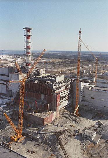 26 апреля 1986 года в четвертом энергоблоке Чернобыльской АЭС произошел взрыв, который почти полностью разрушил конструкцию блока. Под обломками здания погиб один сотрудник АЭС, еще один человек умер в больнице от перелома позвоночника и ожогов, полученных в момент аварии