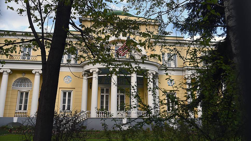 Зеркальные санкции РФ могут коснуться Спасо-хауса — резиденции американского посла в районе Арбата  (на фото) и здания англо-американской школы 