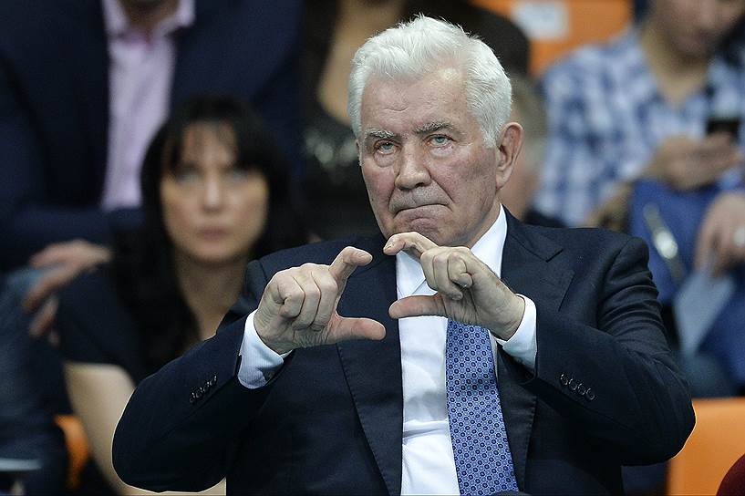 Николай Карполь, 79 лет, главный тренер екатеринбургского волейбольного клуба «Уралочка-НТМК»: «Когда человек неравнодушный, у него глаза горят. И это не зависит ни от количества взятых титулов, ни от прожитых лет. Да, мне все еще интересно познавать этот мир, анализировать» 