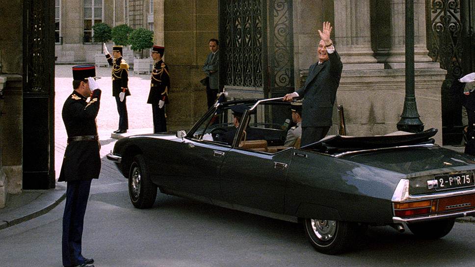 Жак Ширак въезжает в ворота Елисейского дворца на Citroen SM Presidentielle 