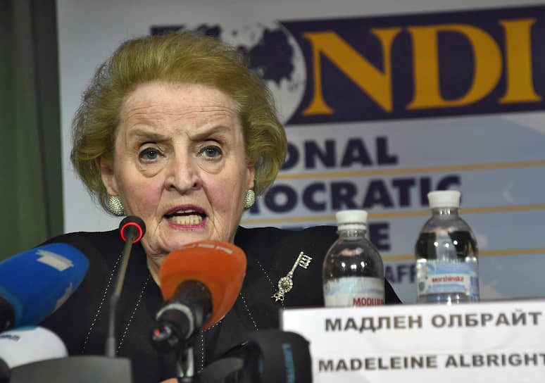 23 марта 2022 года Мадлен Олбрайт умерла в возрасте 84 лет. «Мы с разбитым сердцем сообщаем, что Мадлен Олбрайт, 64-й государственный секретарь США и первая женщина на этом посту, скончалась сегодня. Причиной смерти стал рак. Последние дни она провела в кругу семьи и друзей. Сегодня мы потеряли любящую мать, бабушку, сестру, тетю и друга»,— сказано в заявлении на странице госпожи Олбрайт в Twitter 