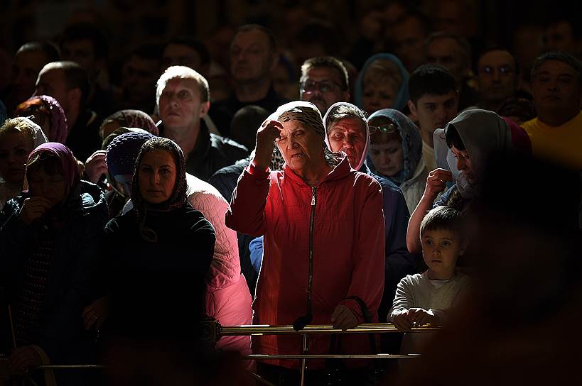 Москва, Россия. Божественная литургия по случаю прибытия мощей святителя Николая Чудотворца в храме Христа Спасителя
