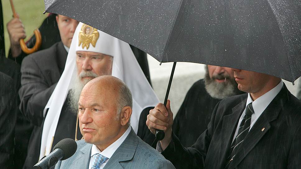 Экс-мэр Лужков первым предложил штрафовать синоптиков за неправильные прогнозы