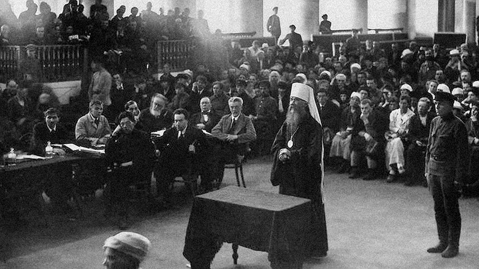 Петроградский митрополит Вениамин (Казанский), отлучивший протоиерея Александра Введенского от Церкви, вскоре был арестован и приговорен судом к расстрелу 