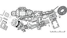 Согласно плану Муссолини, главный проспект города Via dell’Impero, после Второй мировой войны переименованный в Via dei Fori Imperiali, был проложен через археологическую зону античного Рима