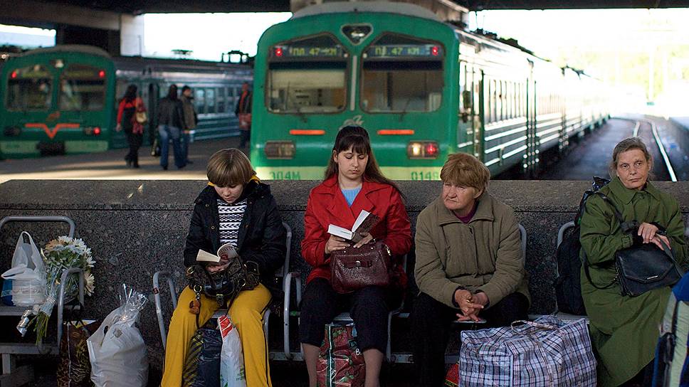Торговцы в электричках часто ничем не отличаются от пассажиров, пока не начнут предлагать товар