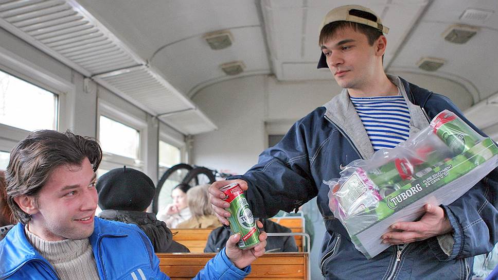 Пиво в электричках больше не продают, так как пассажиры теперь боятся его пить в общественных местах