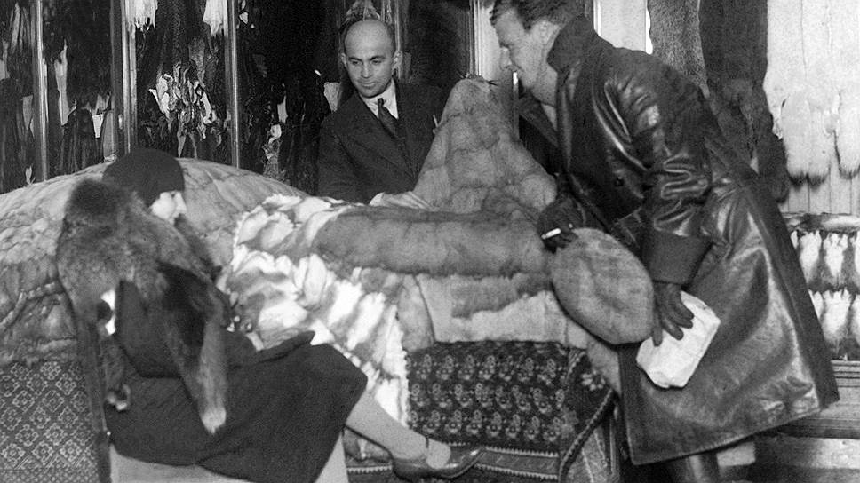 Советские власти приняли участие в мировой валютной войне 1930-х годов, продавая в Торгсине меха за золото 