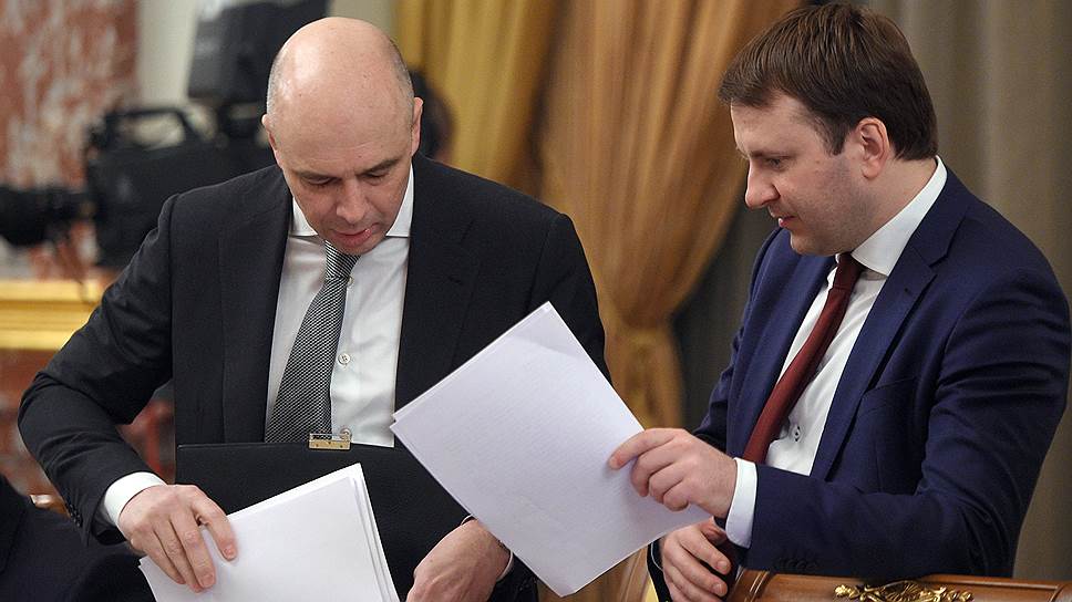 Российские министры Антон Силуанов и Максим Орешкин сочли, что сильный рубль вредит экспорту и экономическому росту в 2017 году 