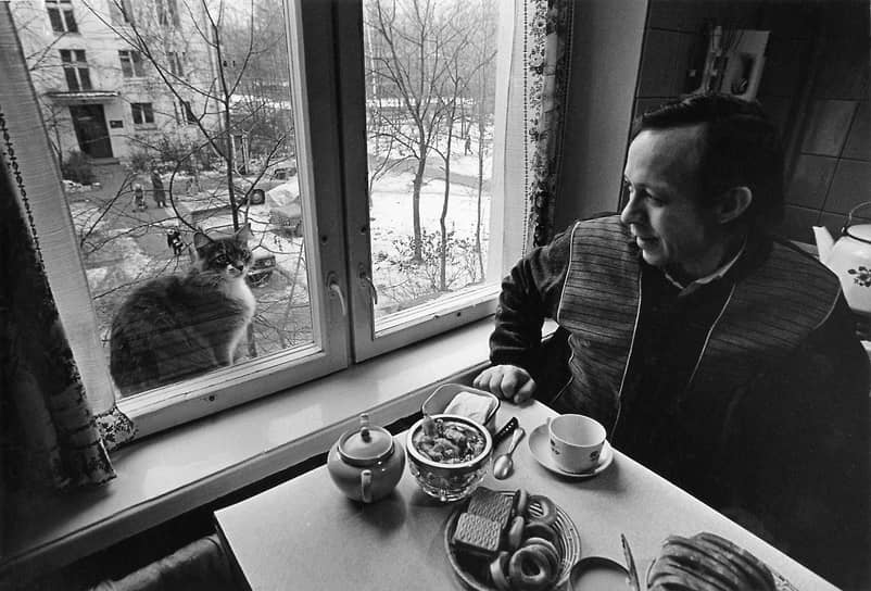 В Санкт-Петербурге строительство хрущевок продолжалось до 1970 года. Их сменили «дома-корабли». В Москве — до 1972 года 
