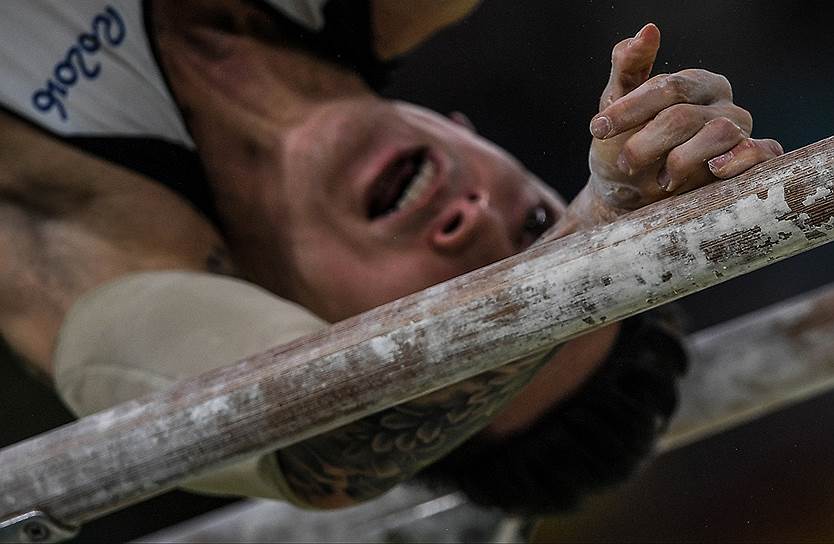 Алексей Филиппов, Россия. На кончиках пальцев  Первое место в номинации «Спорт. Серия фотографий» 