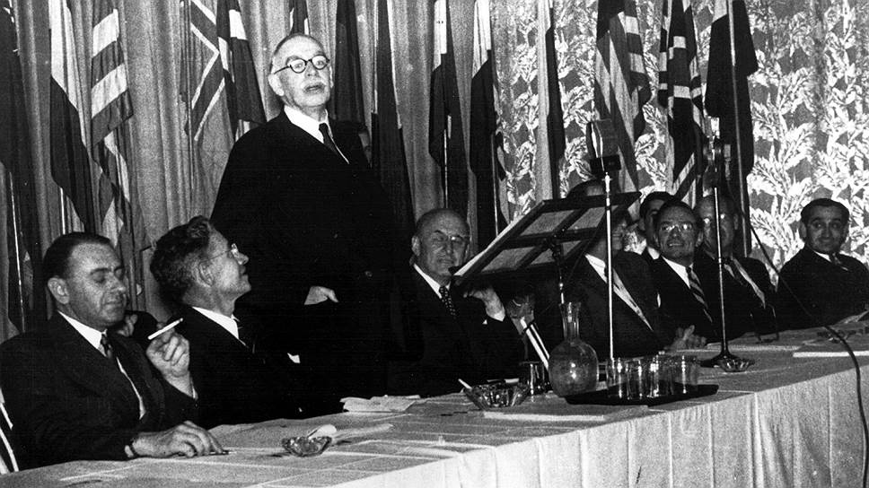 В 1944 году на конференции в американском Бреттон-Вудсе британский экономист Джон Кейнс обеспечил послевоенный валютно-торговый союз США и Великобритании 