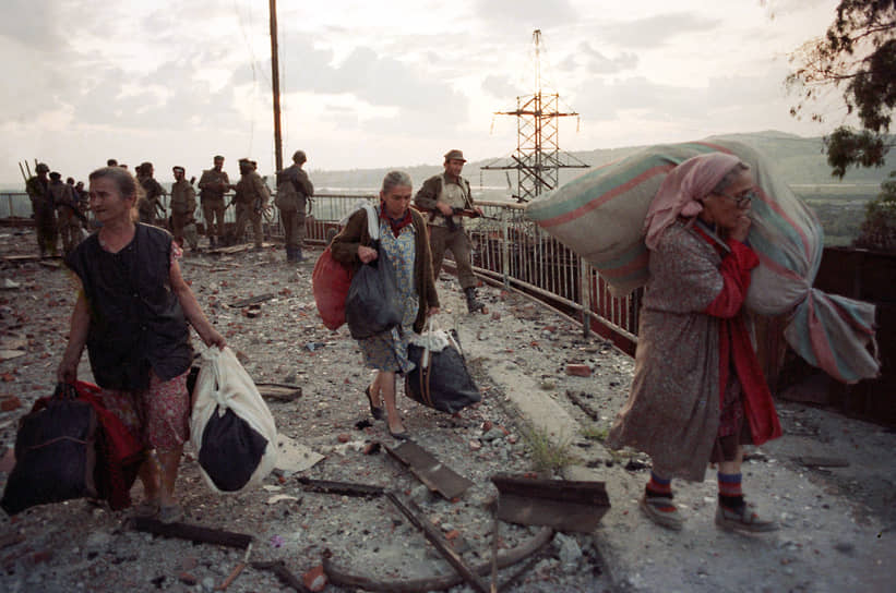 14 мая 1994 года при посредничестве России в Москве было заключено Соглашение о прекращении огня и разделении сил. Согласно ему, между Абхазией и Грузией создавалась 12-километровая зона безопасности, где допускалось только личное оружие сотрудников правоохранительных органов, и зона ограничения вооружений, в которой не должно было находиться тяжелой боевой техники