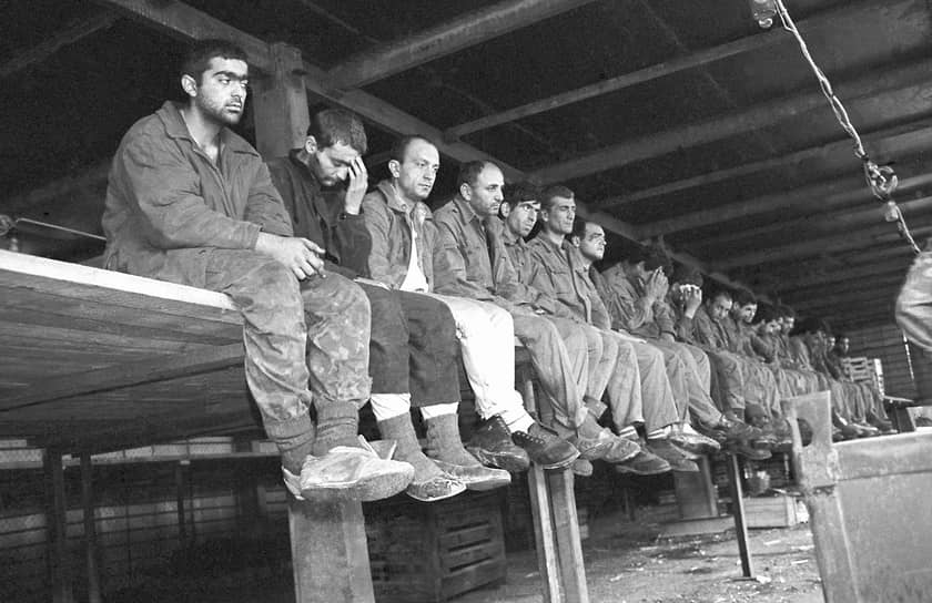 К началу конфликта ВВС Грузии владела восемью Су-25 производства Тбилисского авиазавода, однако у абхазов были достаточно сильные средства ПВО: уже в первые недели Грузия лишилась половины своего воздушного флота На фото: захваченные в плен бойцы грузинских вооруженных формирований