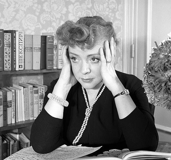 21 февраля 1947 года по статье за шпионаж к 25 годам лагерей усиленного режима с конфискацией имущества была приговорена актриса Зоя Федорова. Основанием для возбуждения дела стали личные отношения актрисы с американским военным атташе Джексоном Тейтом. В 1955 году была реабилитирована 