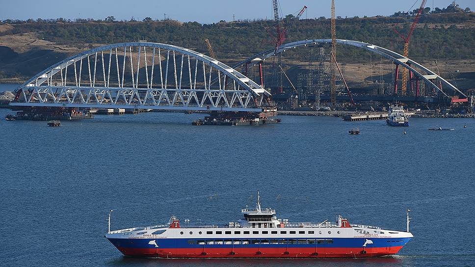 И жители Крыма, и отдыхающие, и продавцы недвижимости верят, что Керченский мост их спасет