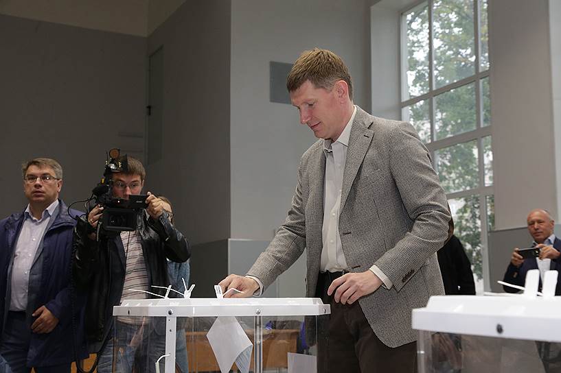 Врио губернатора Пермского края Максим Решетников на избирательном участке