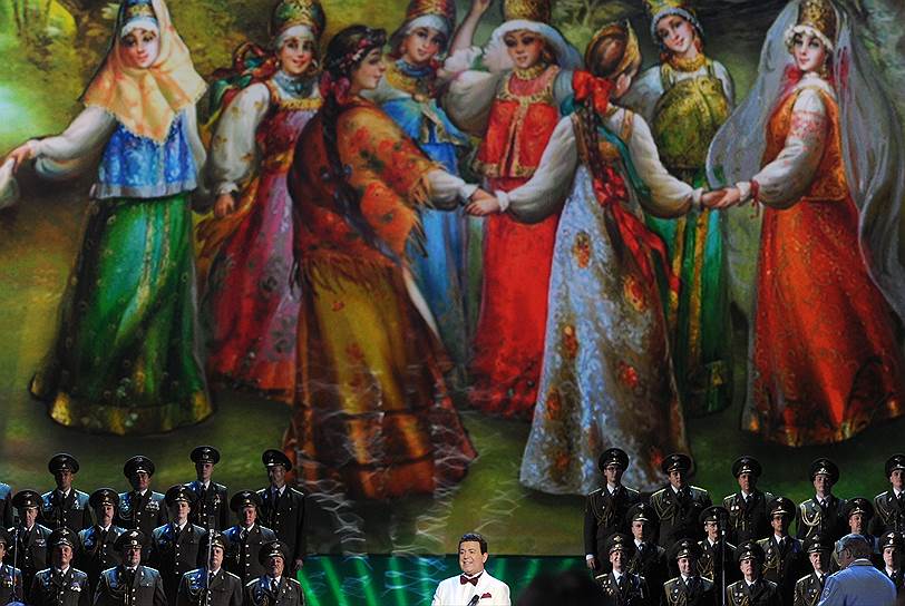 «Сцена — наркотик, от которого добровольно трудно отказаться» В 1997 году Кобзон заявил, что уходит со сцены после юбилейного тура, чтобы дать место молодым талантливым исполнителям. Концертные гастроли прошли по городам бывшего СССР, а завершились в Москве 11 сентября, в день 60-летия