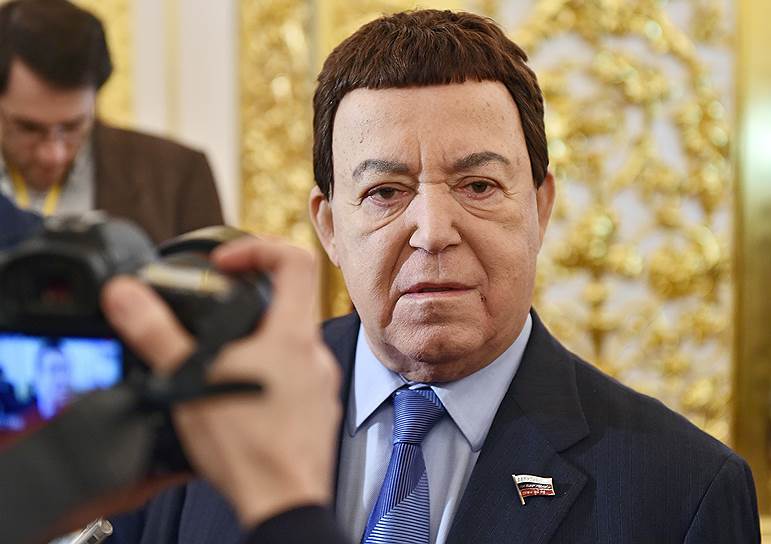 Иосиф Кобзон скончался 30 августа 2018 года в возрасте 80 лет. Похоронен на Востряковском кладбище в Москве