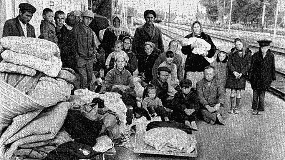 В 1944 году татарское население Крыма было депортировано, а вскоре после этого вся татарская топонимика была заменена славянскими названиями 