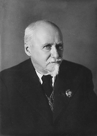 С 1936-го по 1945 год во главе Академии наук встал ботаник и географ Владимир Комаров. Мировую известность он получил благодаря исследованиям флоры Дальнего Востока, Маньчжурии и Кореи, а в Советской России по его инициативе был создан петроградский генетический центр Бюро по евгенике 
