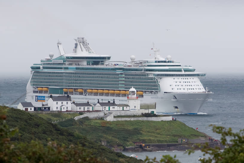 Independence of the Seas представляет собой усовершенствованную и увеличенную версию предыдущего класса судов Royal Caribbean — Voyager, но почти на 30 м длиннее аналога (валовая вместимость — 155 тыс. тонн). Был спущен на воду в 2007 году. Имеет 15 пассажирских палуб, одна из которых отведена под аквапарк. У судна есть близнецы — Freedom of the Seas (2006) и Liberty of the Seas (2007). Считались крупнейшими до того, как в конце 2009 года в эксплуатацию был введен первый круизный лайнер серии Oasis
