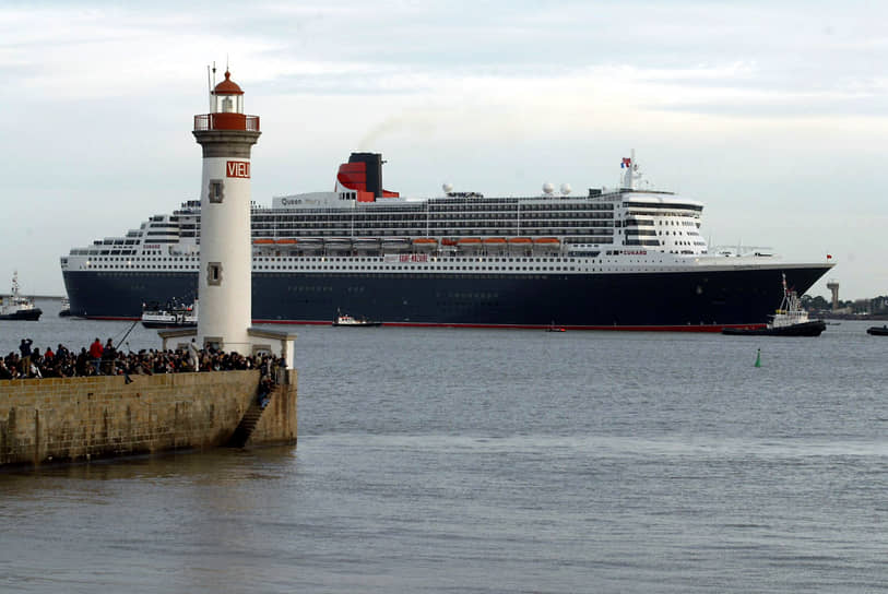 Лайнер RMS Queen Mary 2 (RMS — Royal Mail Ship, королевское почтовое судно) стал флагманом компании Cunard Line в 2004 году, когда впервые отправился в круиз. Судно длиной 345 м и валовой вместимостью 151 тыс. тонн названо в честь предшественника — трансатлантического лайнера «Королева Мэри» 1934 года постройки, вмещает до 2,7 тыс. пассажиров. Часть года используется как единственное судно на традиционной трансатлантической линии Саутгемптон — Нью-Йорк, остальное время — как круизный лайнер по всему миру. В 2007-м попал в Книгу рекордов Гиннесса как самый большой корабль, совершивший кругосветное путешествие (заняло 81 день)