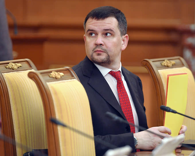Бывший вице-премьер РФ Максим Акимов после окончания в 1993 году исторического факультета Калужского государственного педагогического университета им. К. Э. Циолковского два года работал преподавателем истории в средней школе 