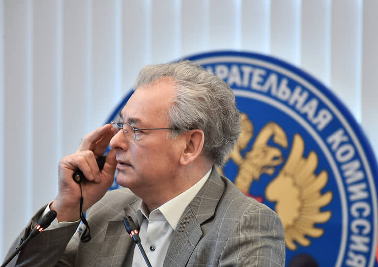 Зампред ЦИКа Николай Булаев в 1970 году окончил физмат Рязанского государственного пединститута по специальности «учитель физики». Работал учителем, заместителем директора средней школы. В 1978–1990 годах был директором Спасского педагогического училища в Рязанской области 