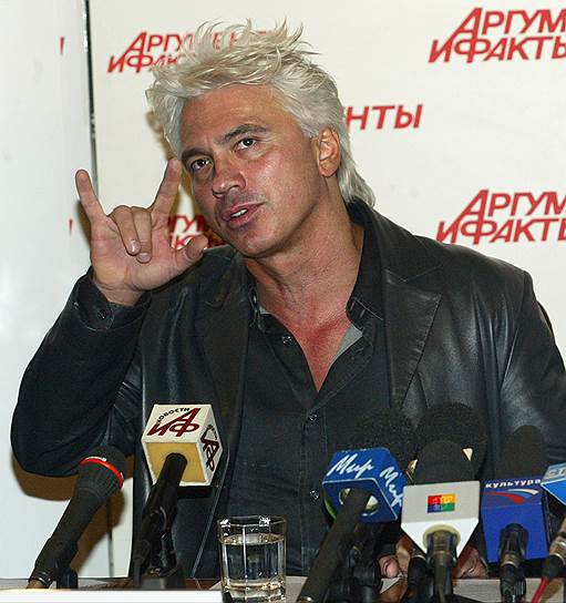 С 2006 года певец регулярно выступал в Москве и Санкт-Петербурге с концертами в рамках созданного им цикла «Дмитрий Хворостовский и друзья». По его приглашению в них принимали участие ведущие оперные исполнители из разных стран мира 