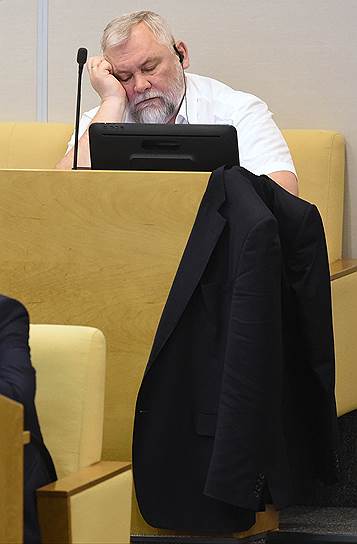 Зампред комитета Госдумы РФ по жилищной политике и ЖКХ Вадим Булавинов во время пленарного заседания, 2017 год 