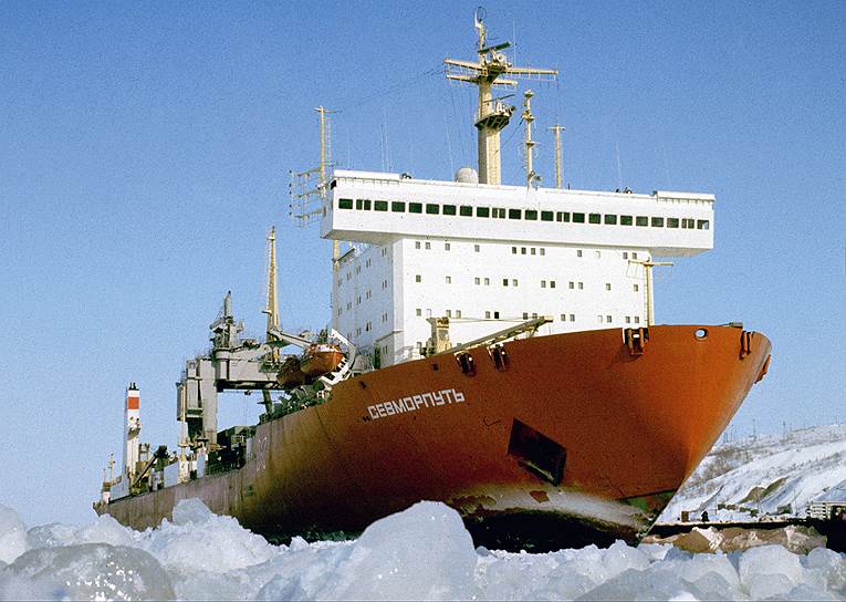 Лихтеровоз «Севморпуть» — ледокольно-транспортное судно с атомной установкой. Введен в строй в 1988 году (Керченский судостроительный завод). Судно способно работать также в теплых водах и в первые годы эксплуатировалось на южных направлениях. В 2015 году после реконструкции снова был введен в строй