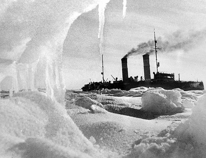 Ледокол «Красин» (ранее — «Святогор») был построен в британском Ньюкасле по заказу Российской империи в 1917 году. В 1928 году прославился спасением команды итальянской арктической экспедиции на дирижабле «Италия». В годы Великой Отечественной войны совершал рейсы в Арктике. В настоящее время является кораблем-музеем в Санкт-Петербурге