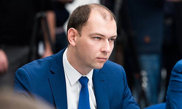 Экс-глава КС МГЕР Максим Руднев в июле 2014 года стал первым заместителем руководитея Центрисполкома «Единой России» по проектной деятельности. С сентября 2014 по сентябрь 2016 года занимал пост руководителя Центрисполкома партии. В 2017 году перешел на должность замруководитея ЦИК партии «Единая Россия» — руководителя Управления проектной деятельности
