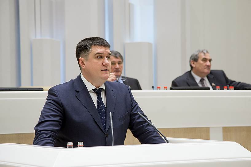 Еще один выходец из МГЕР — экс-глава центрального штаба Александр Борисов был избран членом Совета федерации от Псковской области в 2009 году. В апреле 2013 года стал заместителем главы комитета СФ по социальной политике. Переизбран сенатором в октябре 2016 года