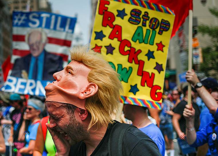 Филадельфия. Противник Дональда Трампа принимает участие в акции во время съезда Демократической партии, на котором Хиллари Клинтон была утверждена кандидатом в президенты